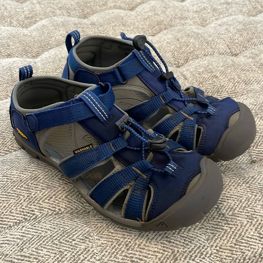 Keen washable sandals size 4